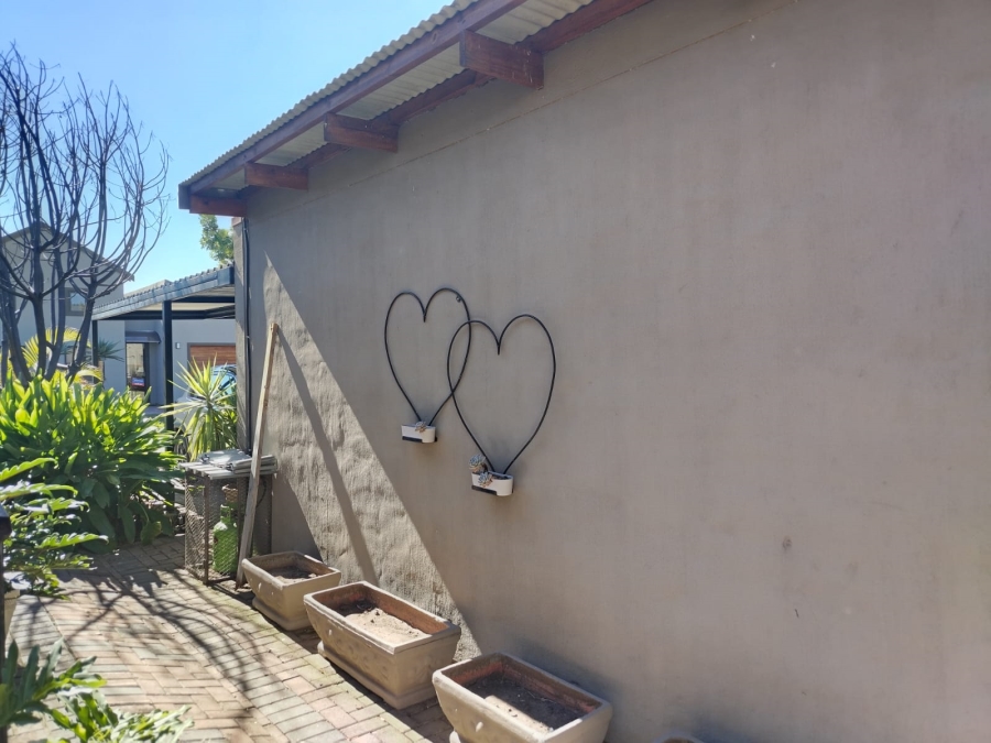 2 Bedroom Property for Sale in Waterval East North West